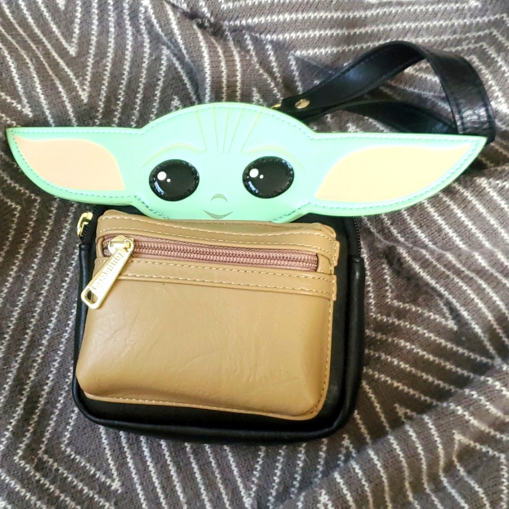 Loungefly  stars wars pouch